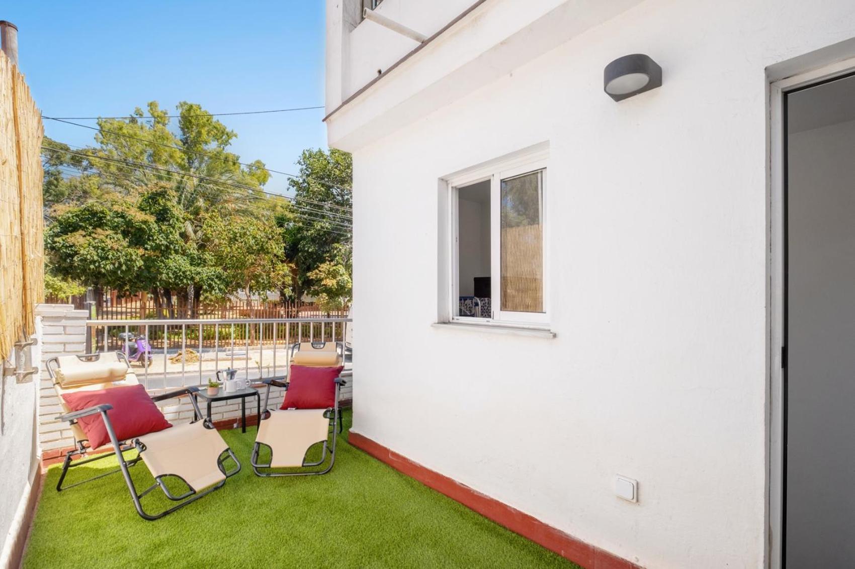 Apartamento En La Playa Con Terraza Malaga Luaran gambar