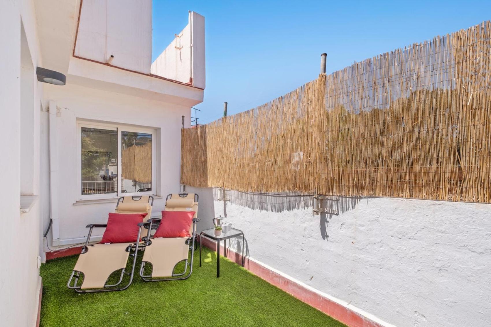 Apartamento En La Playa Con Terraza Malaga Luaran gambar