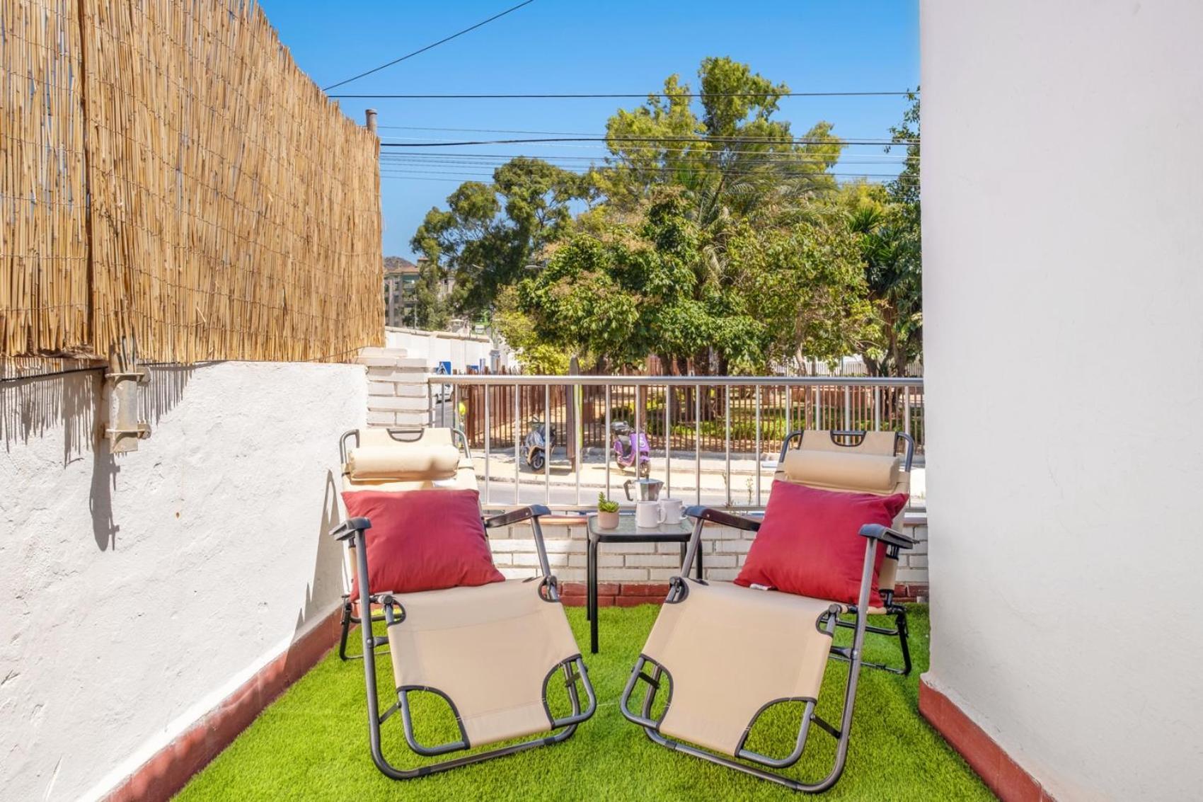Apartamento En La Playa Con Terraza Malaga Luaran gambar