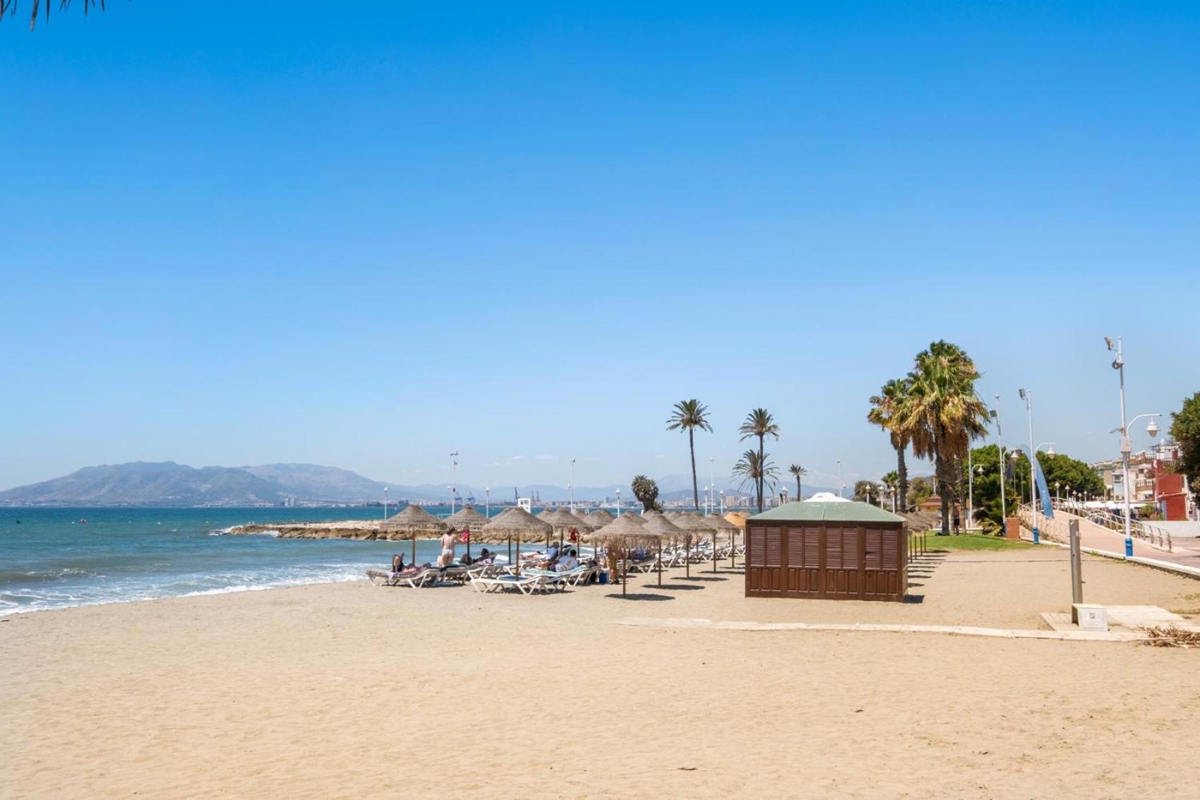 Apartamento En La Playa Con Terraza Malaga Luaran gambar