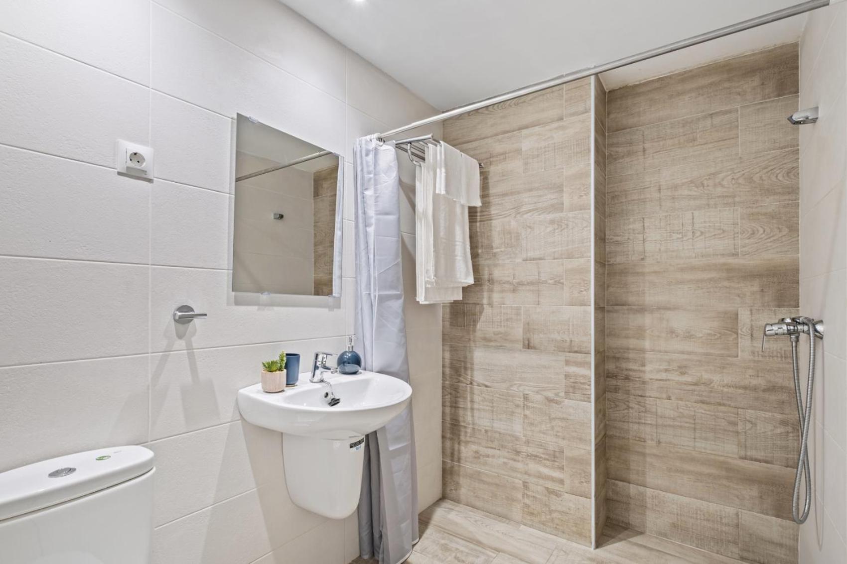 Apartamento En La Playa Con Terraza Malaga Luaran gambar