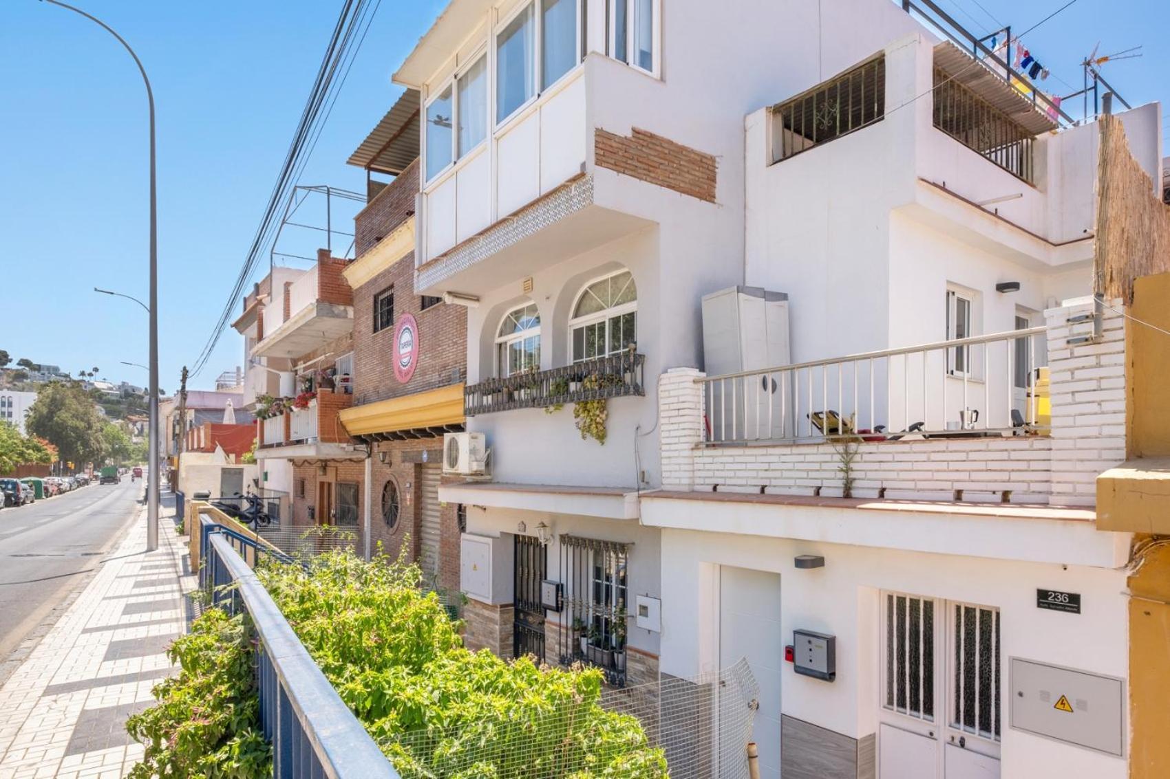 Apartamento En La Playa Con Terraza Malaga Luaran gambar